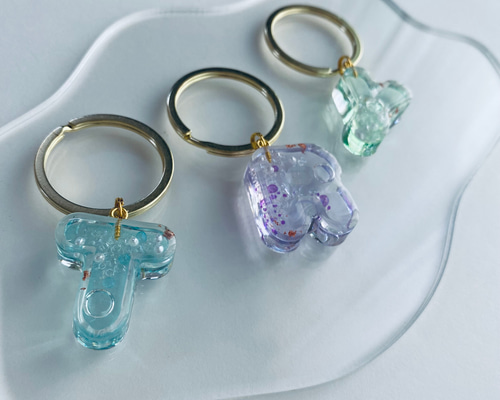 S☆Mページ　名入れチャーム レジンキーホルダー 5点 両面文字入れ可 全5色【くすみ×マーブルS】レジン キーホルダー