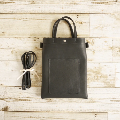 LOEWE 黒 レザー サコッシュ 収納袋付き 収納豊富なレザーサコッシュ ハンドル付 斜め掛けショルダーバッグ 黒