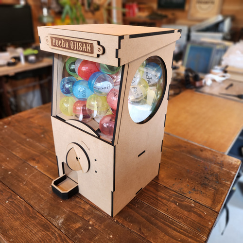 木製カプセルマシーン