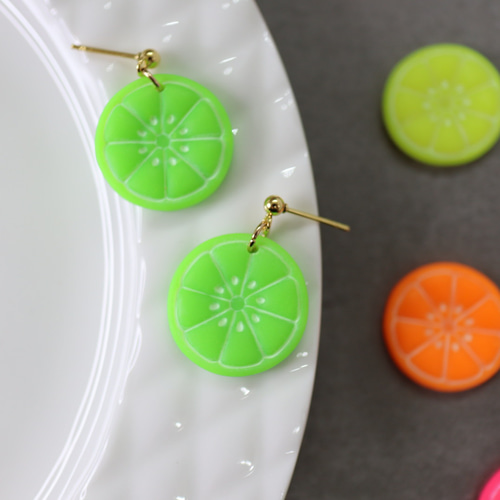 ライム】イヤーアクセサリー ピアス イヤリング 金具変更対応 ネオン