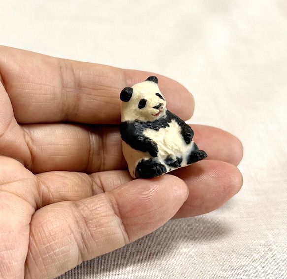 お守りパンダ】パンダの置物 とっても小さい焼き物 一点もの作品