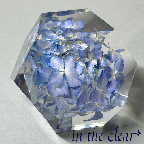 レジンヘアゴム　天の川　ブルー　花びら　天然石　パール　紫陽花 レジンヘアゴム 天の川 ブルー 花びら 天然石 パール 紫陽花