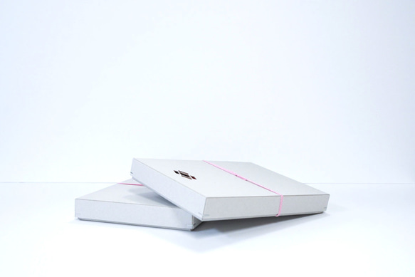 【紙の詰め合わせ】ハコノカケラ　ピンク　紙の端材・端切れ 2枚目の画像