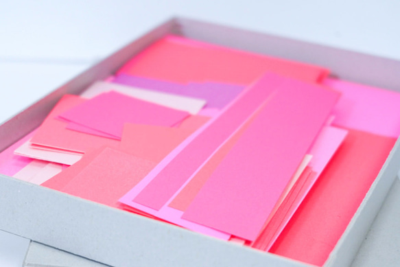 【紙の詰め合わせ】ハコノカケラ　ピンク　紙の端材・端切れ 1枚目の画像