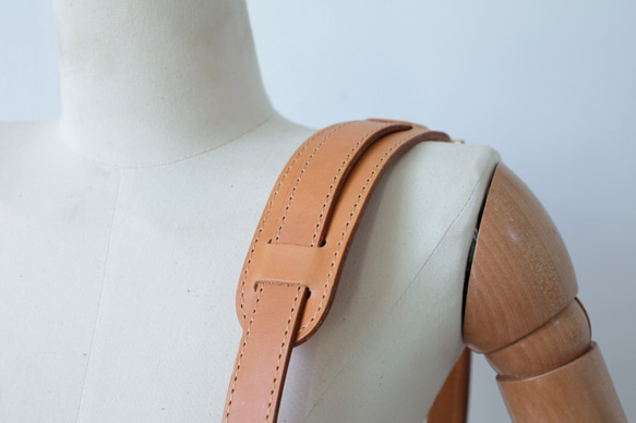 ★限量2件！ ★超人氣！手工製作的扣環皮革兩用單肩包。 第17張的照片