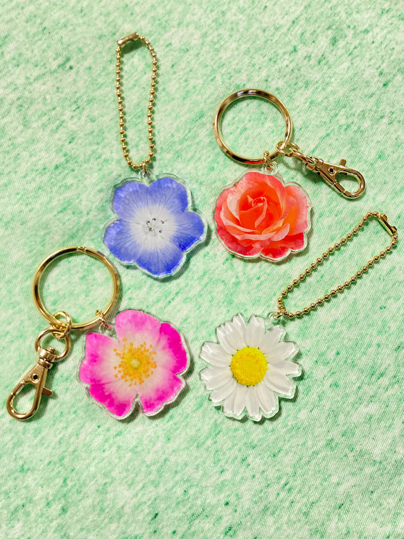 フラワーアクリルキーホルダー／L】ネモフィラ＊バラ2種