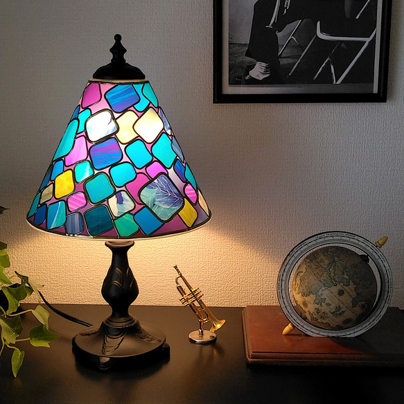 レトロモダンなランプ スタンドライト・テーブルランプ holy light