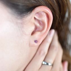 【選べる誕生石】自分だけの色と石で作る純チタン製ピアス　結 11枚目の画像