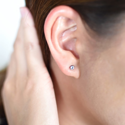 【選べる誕生石】自分だけの色と石で作る純チタン製ピアス　結 10枚目の画像