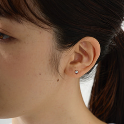 【選べる誕生石】自分だけの色と石で作る純チタン製ピアス　結 7枚目の画像