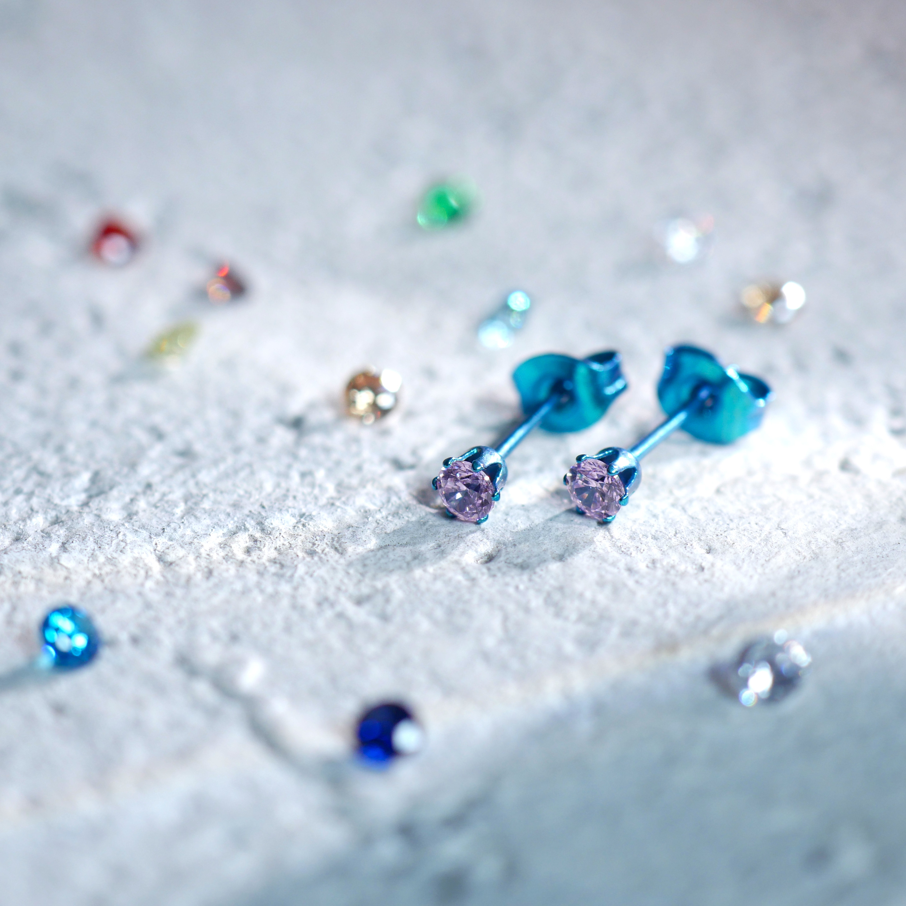 【選べる誕生石】自分だけの色と石で作る純チタン製ピアス　結