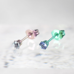 【選べる誕生石】自分だけの色と石で作る純チタン製ピアス　結 5枚目の画像