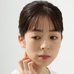 【選べる誕生石】自分だけの色と石で作る純チタン製ピアス　結 6枚目の画像