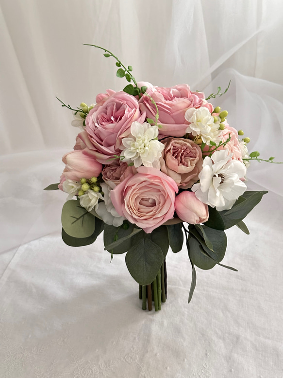 パリスなピンクのローズブーケ　バラのブーケ　ユーカリ　造花ブーケ　前撮り 布 KUE1686668954(13000円)