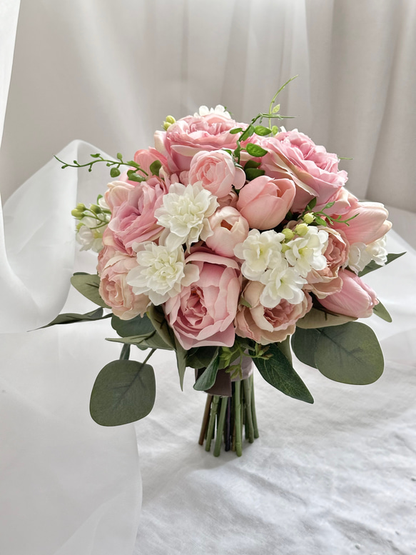 パリスなピンクのローズブーケ　バラのブーケ　ユーカリ　造花ブーケ　前撮り 布 KUE1686668954(13000円)