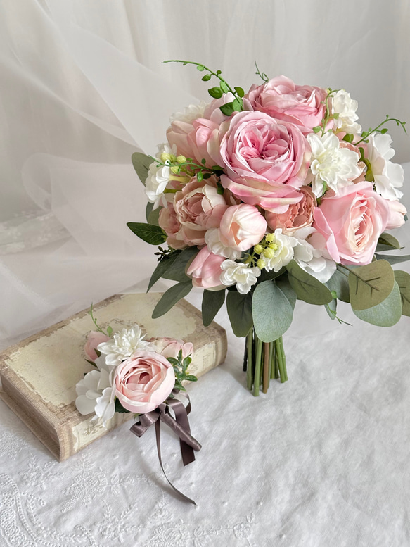 パリスなピンクのローズブーケ　バラのブーケ　ユーカリ　造花ブーケ　前撮り 布 KUE1686668954(13000円)