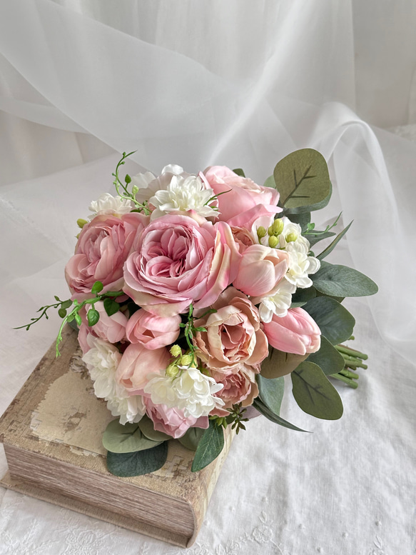 パリスなピンクのローズブーケ　バラのブーケ　ユーカリ　造花ブーケ　前撮り 布 KUE1686668954(13000円)