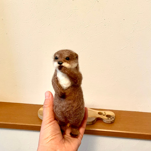 カワウソ立ち姿 羊毛フェルト よっちみかん 通販 17937688｜Creema