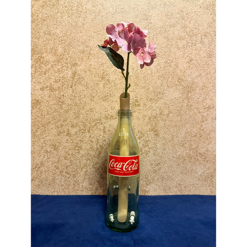コカコーラのヴィンテージ瓶の非日常的異空間一輪挿し 一輪挿し・花瓶