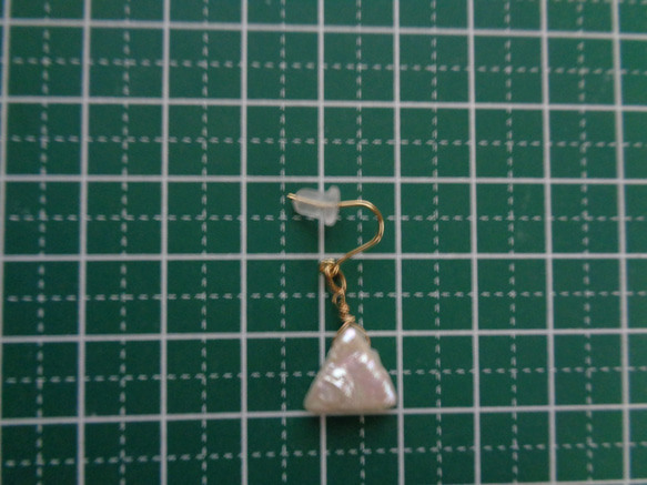 三角淡水パールピアス（いやリンぐOK） 3枚目の画像