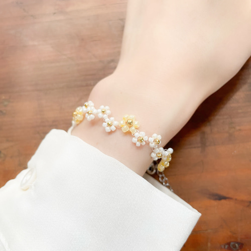 黄色×白のビーズブレスレット ブレスレット kuma beads 通販