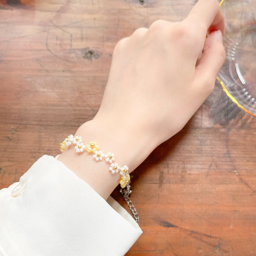 黄色×白のビーズブレスレット ブレスレット kuma beads 通販