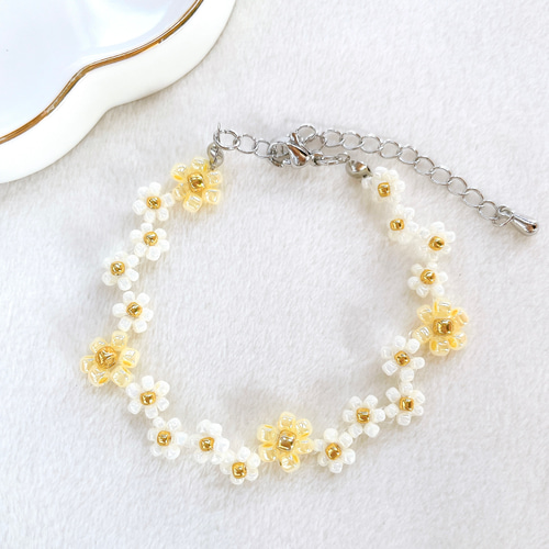 黄色×白のビーズブレスレット ブレスレット kuma beads 通販 17938197