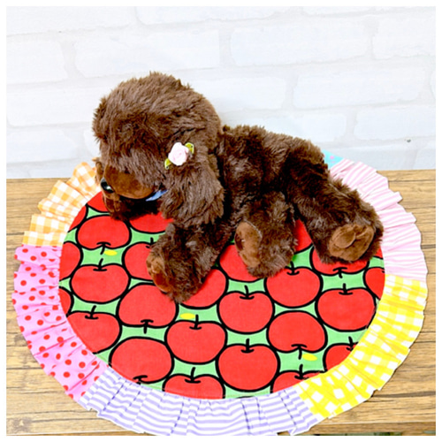 リバーシブル フリルカフェマット 犬 丸型 りんご デニム風 クッション