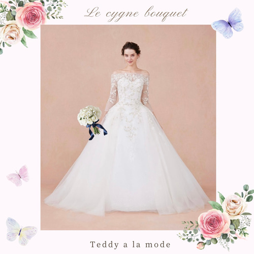 ホワイトローズと小花のクラッチブーケ ウエディングブーケ ブートニア