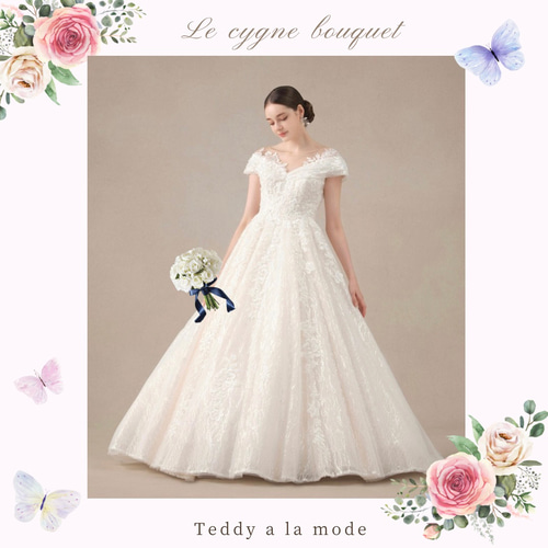 ホワイトローズと小花のクラッチブーケ ウエディングブーケ ブートニア