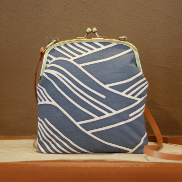 がま口ショルダーバッグ/本染め/手染め/一点物/本革 12枚目の画像