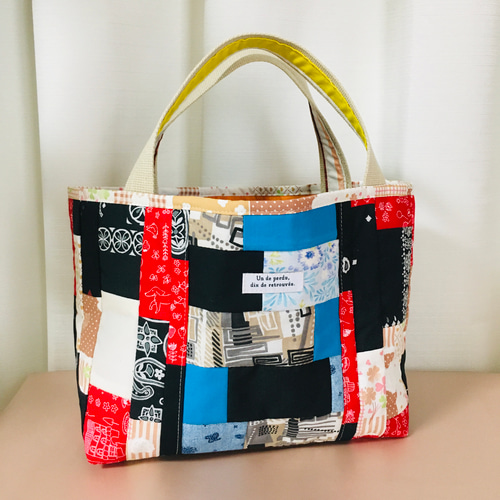 ハギレ色々パッチワークトートバッグ(カラフル)*ハンドメイド ハギレ色々パッチワークトートバッグ(カラフル)*ハンドメイド