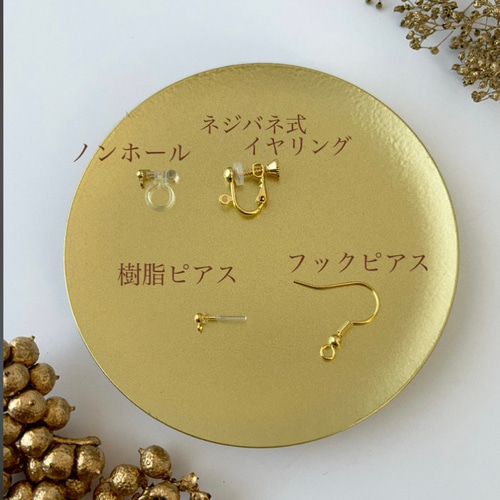 つまみ細工アクセサリー レジンカボションの揺れるピアス ピアス
