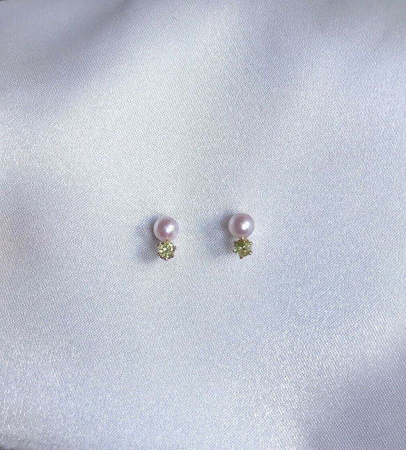 ✴︎太陽の石✴︎宝石質ペリドットとあこや真珠のサージカルステンレスピアス　つけっぱなしOK ８月誕生石アレルギー対応　緑 4枚目の画像