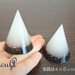 △生きてるオルゴナイト盛り塩△皿付♥金運♥恋愛成就♥肉球♥ハンドメイド♥レジン Amazon.co.jp: ⑨生きてるオルゴナイト盛り塩とお皿黄金の山金運