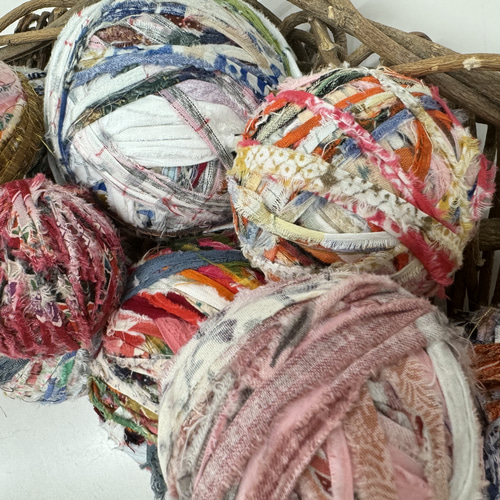 裂き布 お得な詰め合わせ布玉㊻色々な色 約1㎏ その他素材 あすなろ