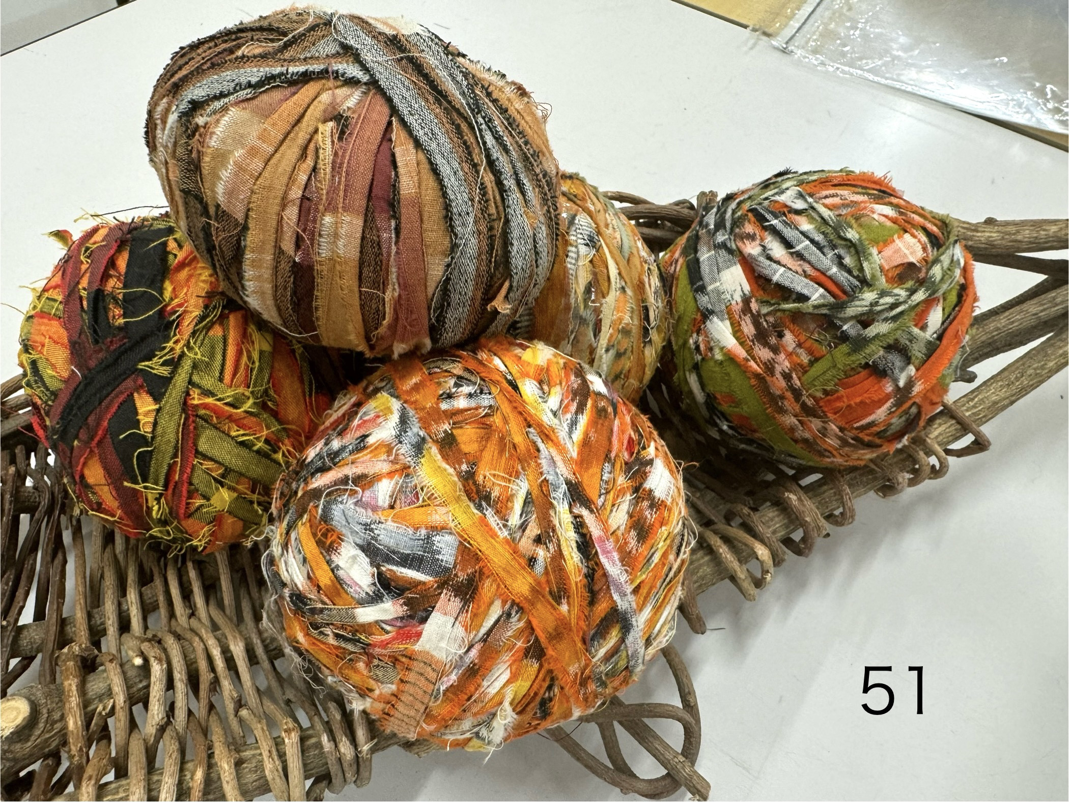 No.54 裂き布　布編み　裂編み　布玉　糸玉　へそ玉　着物ヤーン No.54 裂き布 布編み 裂編み 布玉 糸玉 へそ玉 着物ヤーン