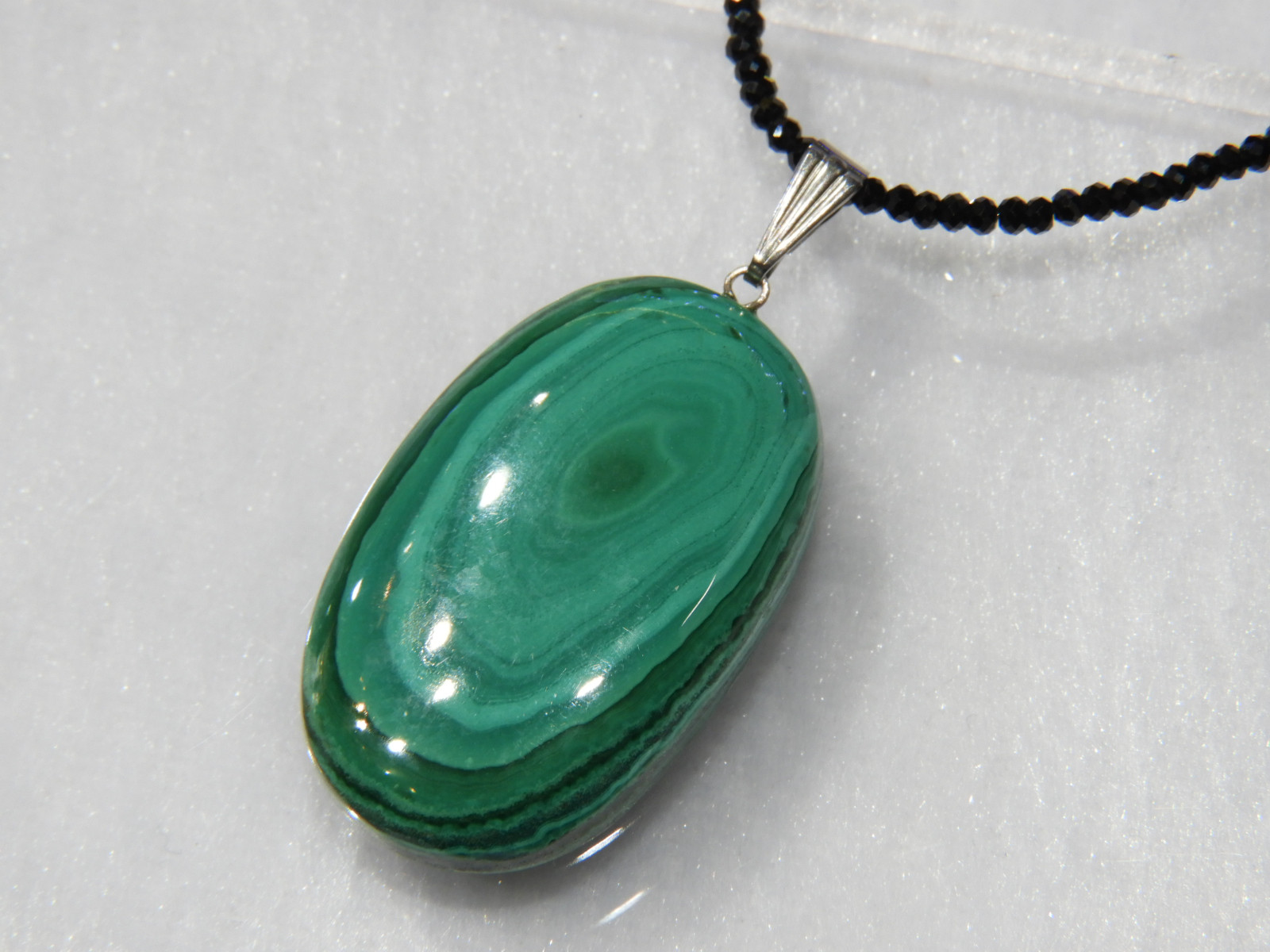 不思議な模様が魅了するマラカイトペンダント！深いグリーンに心まで癒されます！メイドインジャパン　天然石　９
