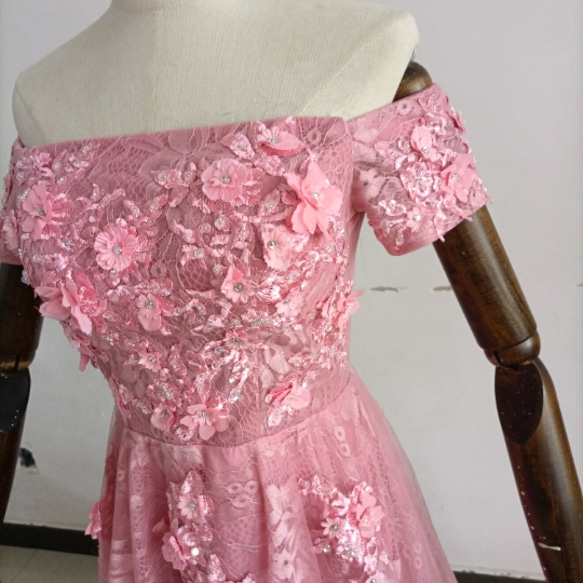 美品！パーティードレス ローズピンク オフショルダー 3D立体レース刺繍 抜群のおしゃれ見え 演奏会/音楽会 CM