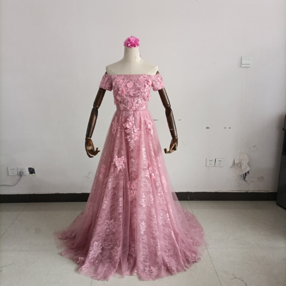 美品！パーティードレス ローズピンク オフショルダー 3D立体レース刺繍 抜群のおしゃれ見え 演奏会/音楽会 CM