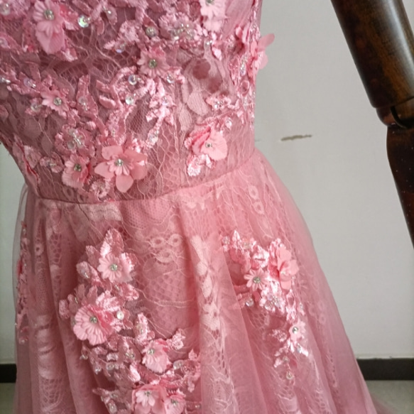 美品！パーティードレス ローズピンク オフショルダー 3D立体レース刺繍 抜群のおしゃれ見え 演奏会/音楽会 CM