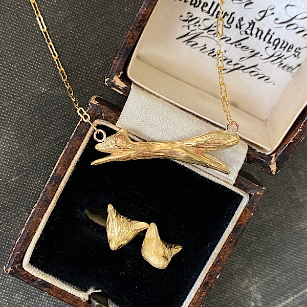 アンティークスタイル　フォックス　ネックレス