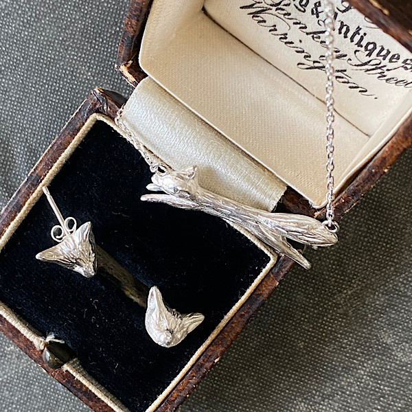 アンティークスタイル　フォックス　ネックレス