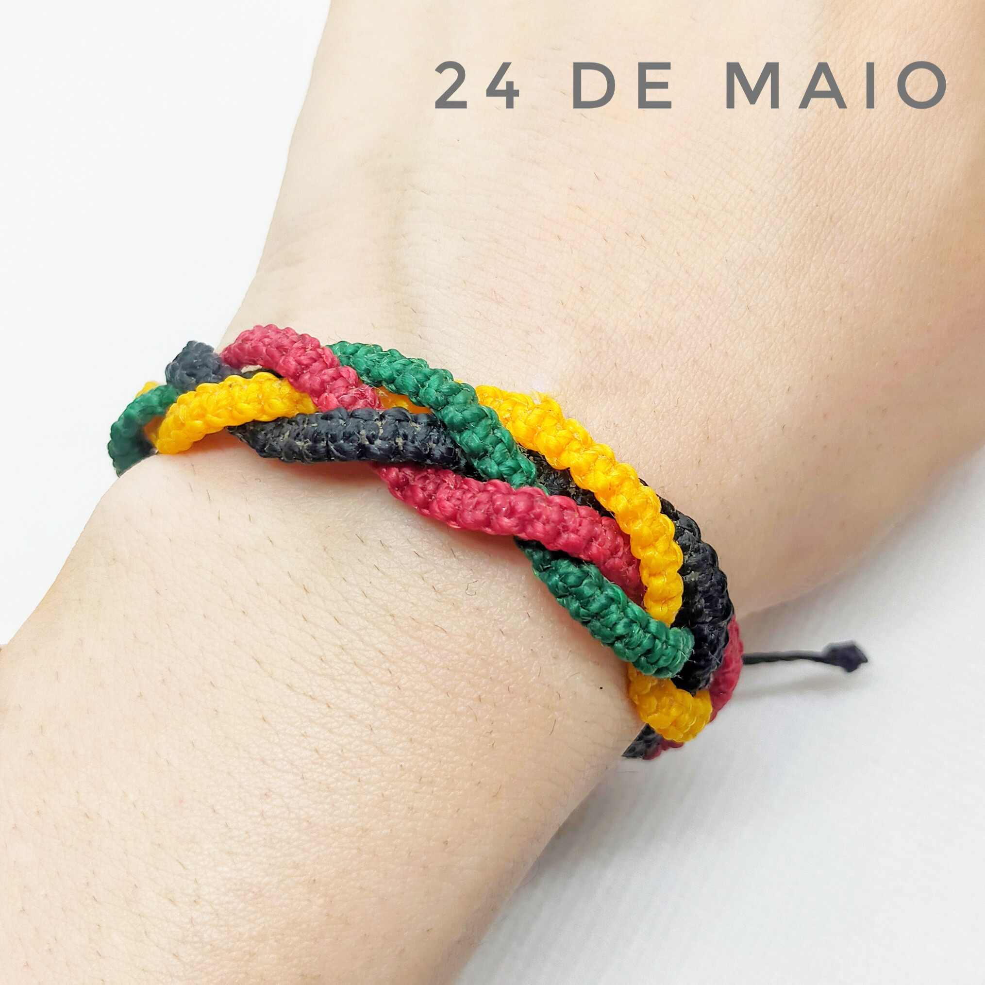 レゲエカラー4色三つ編みブレスレット(ブラジルマクラメ編み