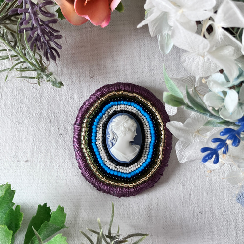 一点物 カメオの入ったビーズ刺繍ブローチ ボルドー ブローチ Atelier