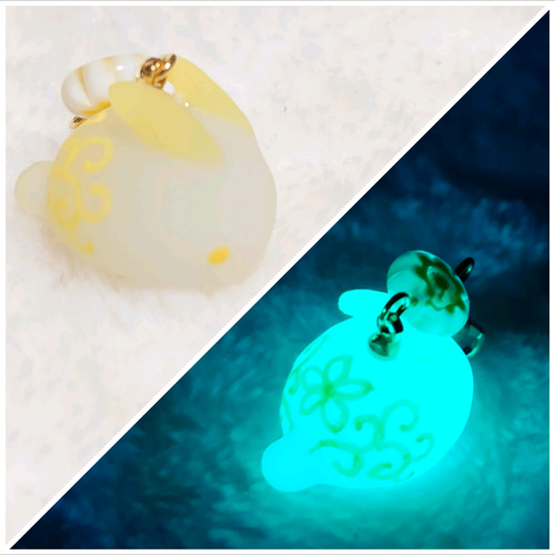 うさぎさんチャーム 紋様入り 蓄光 キーホルダー muiboo 通販 17942260