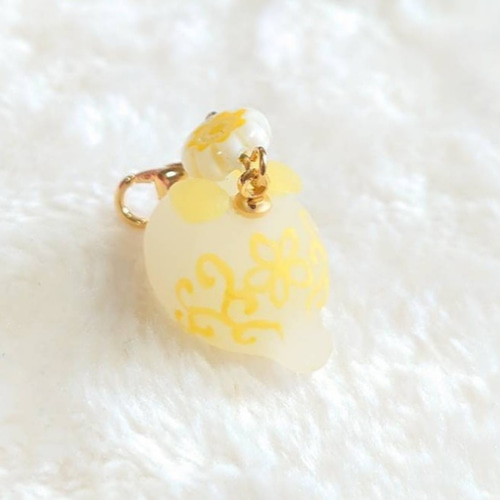 うさぎさんチャーム 紋様入り 蓄光 キーホルダー muiboo 通販 17942260