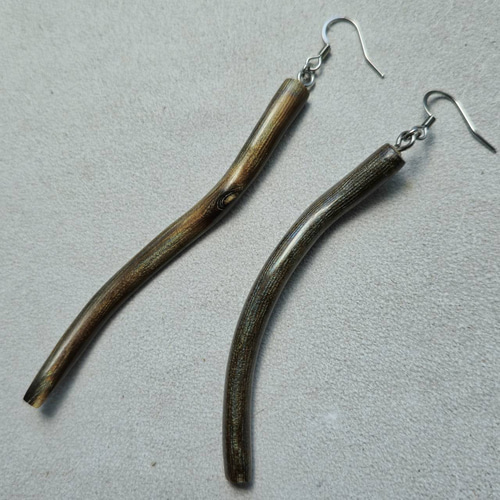クラシック 虹彩珊瑚のピアス #3 鹿角工房 ピアス（フック・チェーン） アクセサリー