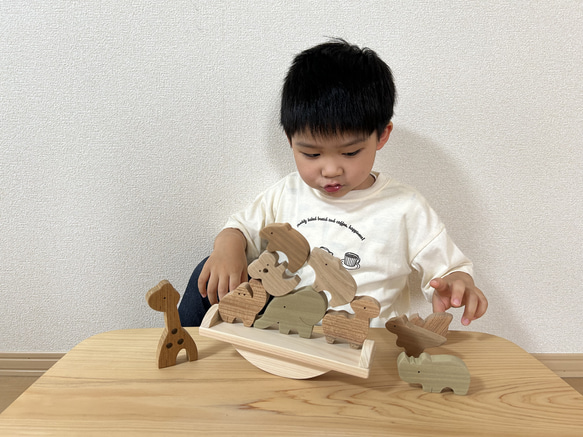 木のおもちゃ　どうぶつバランスシーソー 1枚目の画像