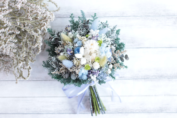 ジャスミン&ソフトイモーテルのミニクラッチブーケ“ブルーホワイト